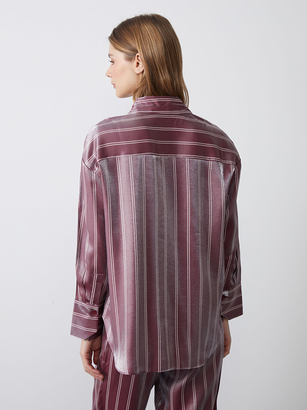 Kırmızı Çizgili Saten Kadın Gömlek-3