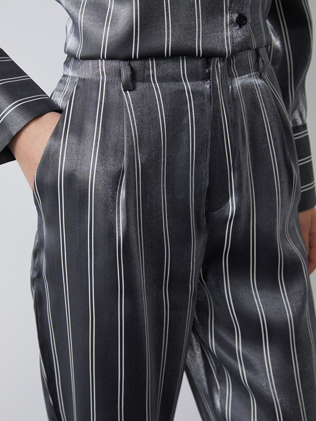 Siyah Çizgili Saten Kadın Pantolon-2