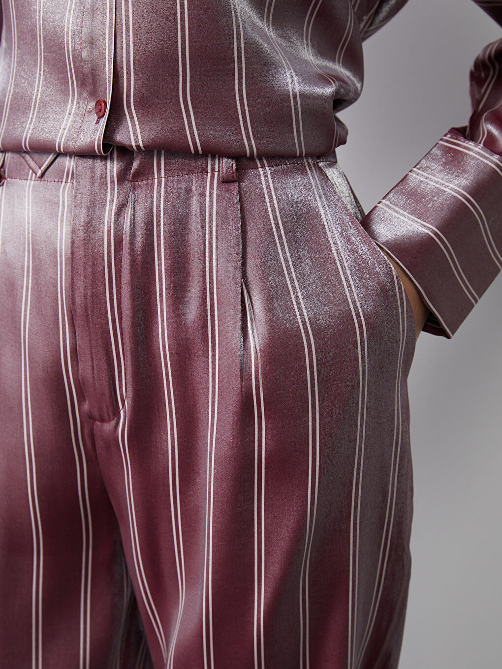 Kırmızı Çizgili Saten Kadın Pantolon-2