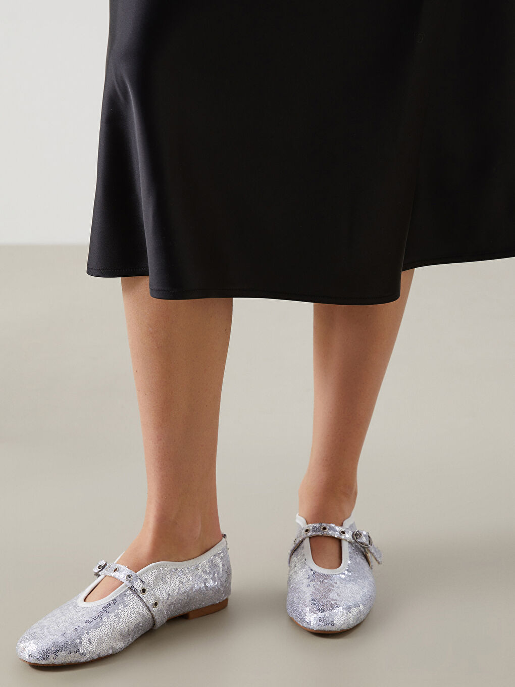 Gri Pul Detaylı Kadın Babet-1