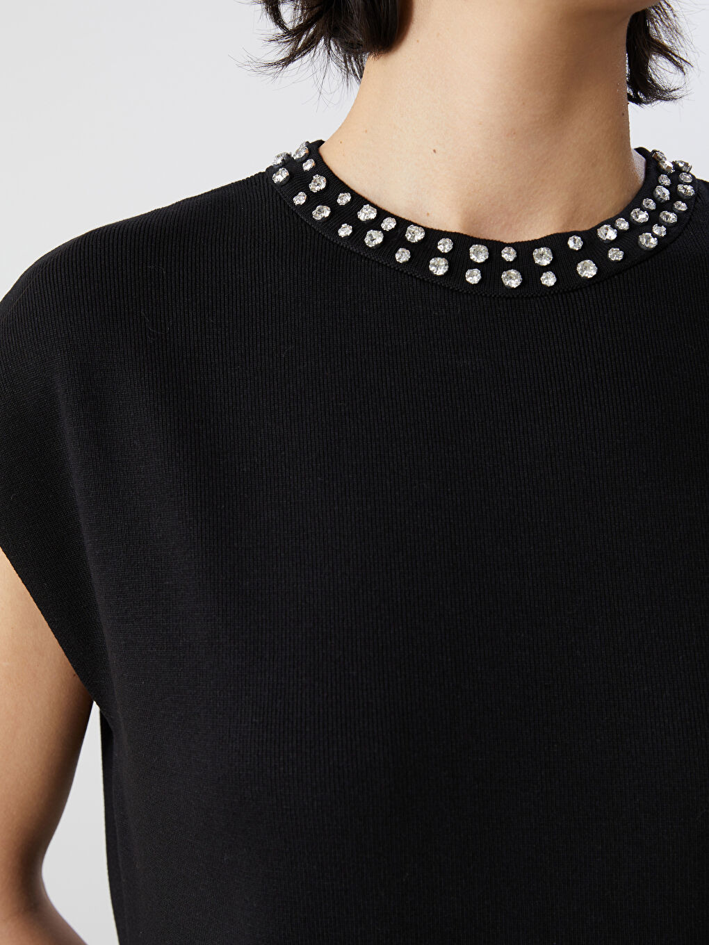 Siyah Bisiklet Yaka Taşlı Kadın Triko Süveter-2