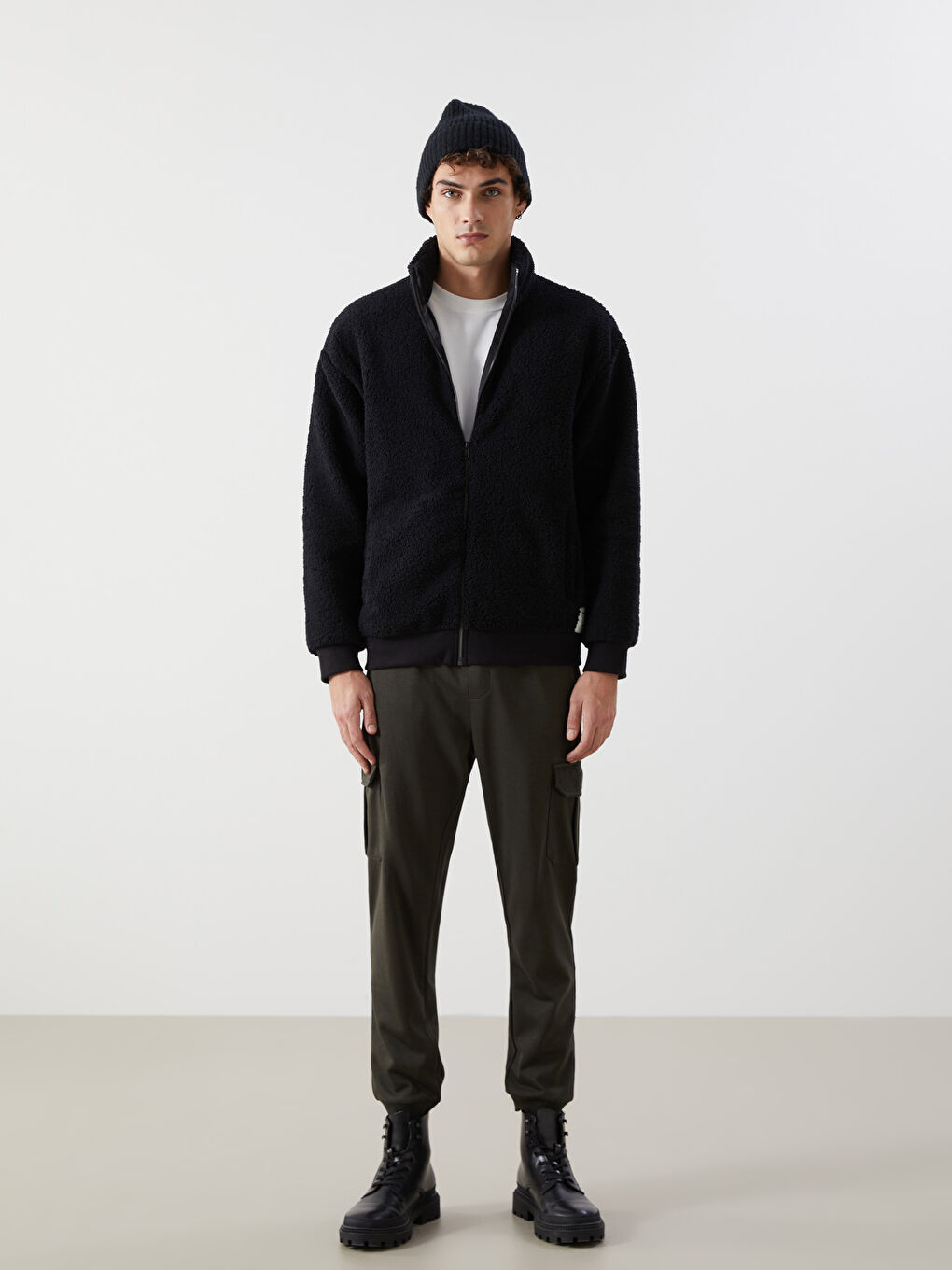 Siyah Dik Yaka Uzun Kollu Pelüş Erkek Fermuarlı Sweatshirt-1