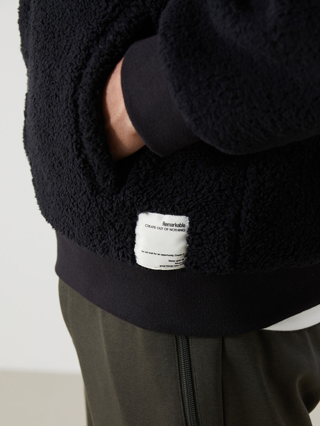 Siyah Dik Yaka Uzun Kollu Pelüş Erkek Fermuarlı Sweatshirt-2