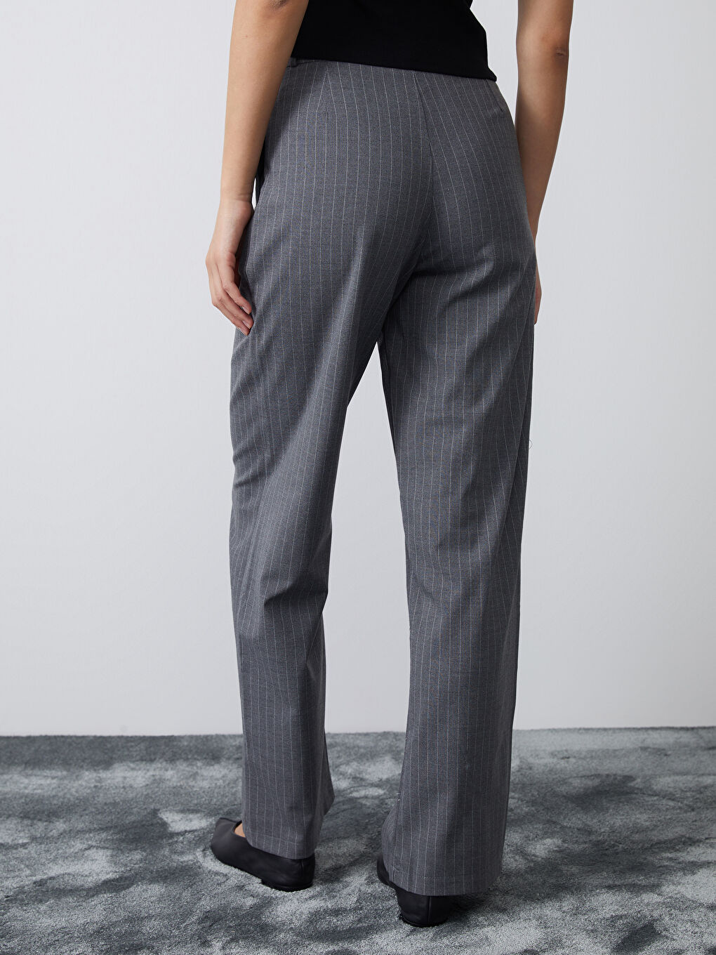 Beyaz Loose Fit Çizgili Kadın Pantolon-4