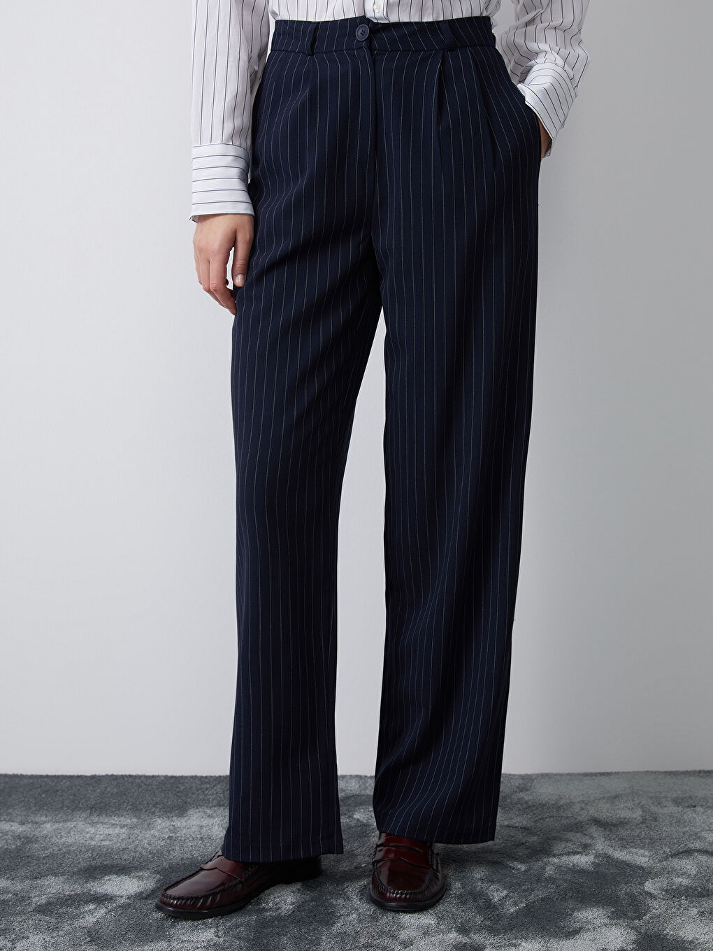 Beyaz Loose Fit Çizgili Kadın Pantolon-1