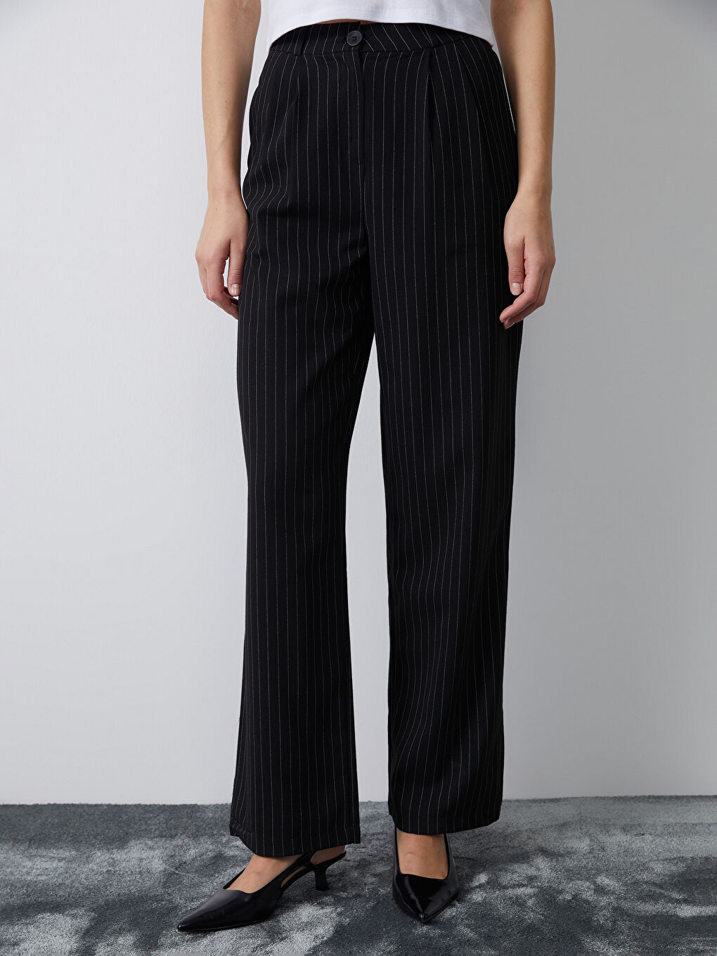 Beyaz Loose Fit Çizgili Kadın Pantolon-1