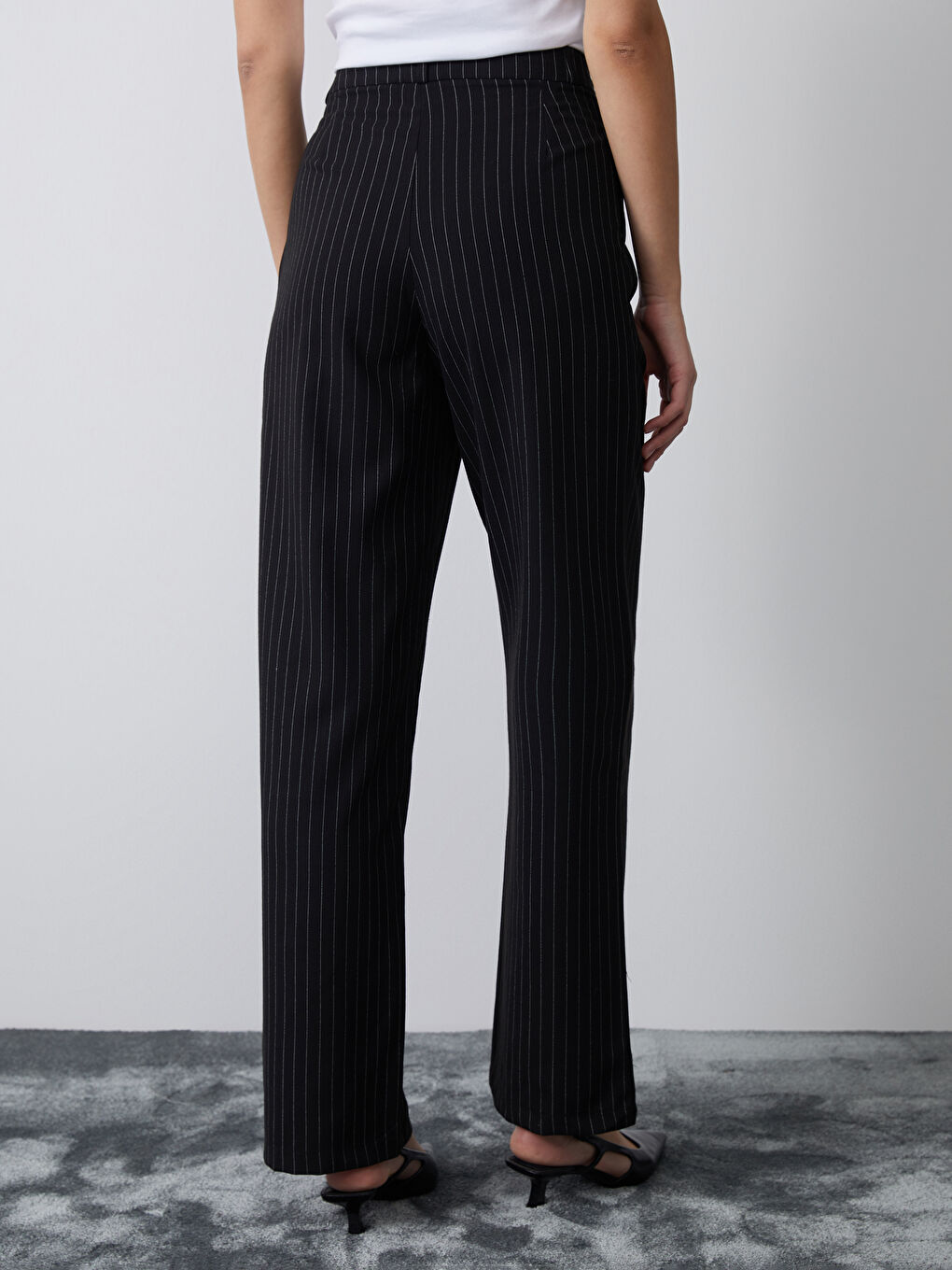 Beyaz Loose Fit Çizgili Kadın Pantolon-3