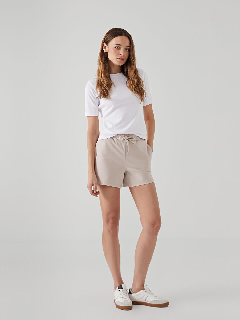 Bej Beli Lastikli Kadın Şort