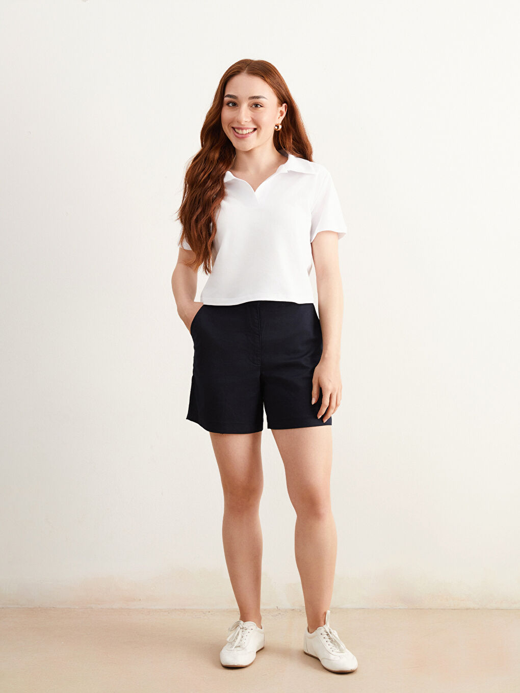 Beyaz Petite Polo Yaka Kadın Tişört-1