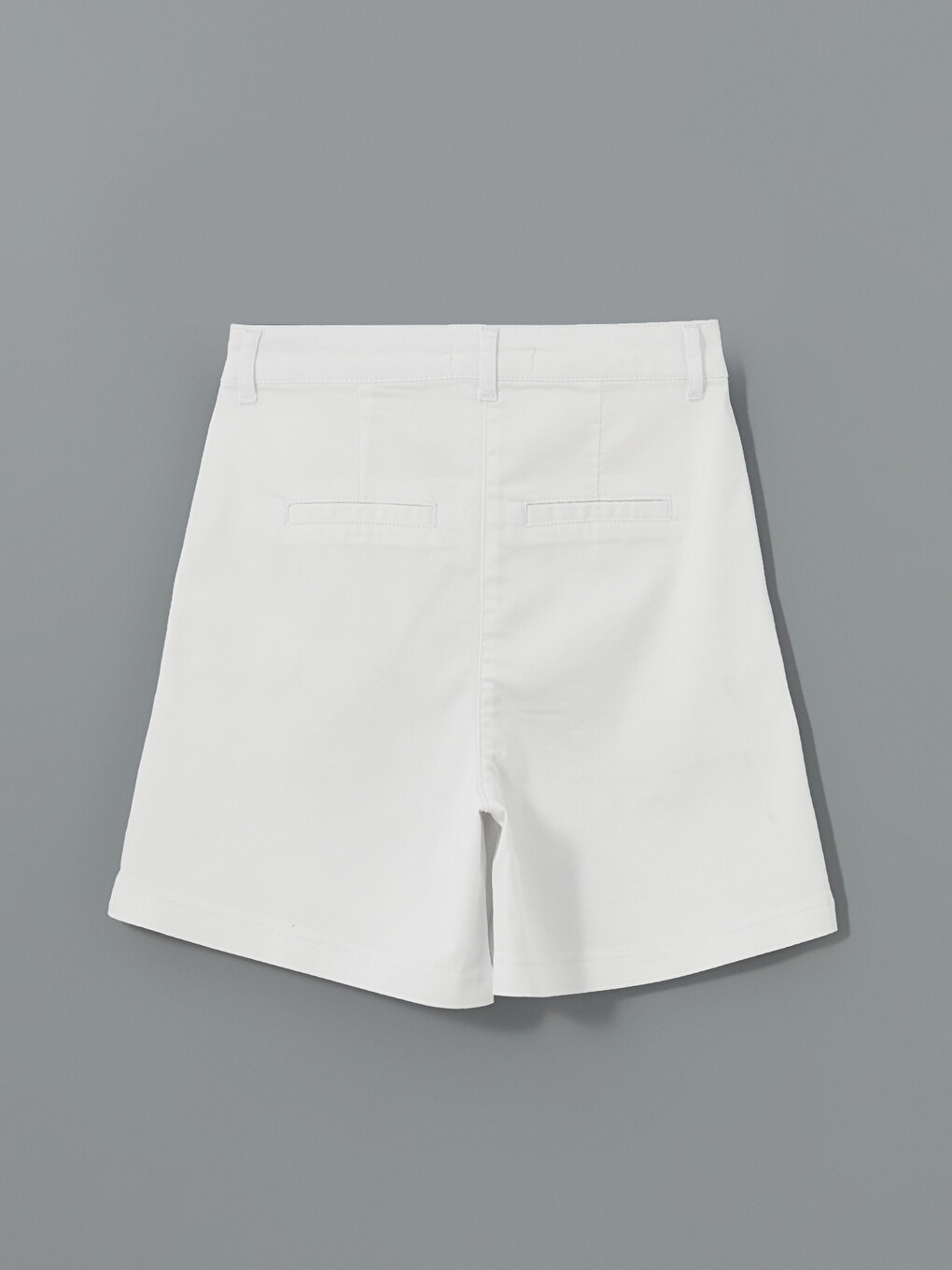 Beyaz Petite Standart Fit Gabardin Kadın Şort-1