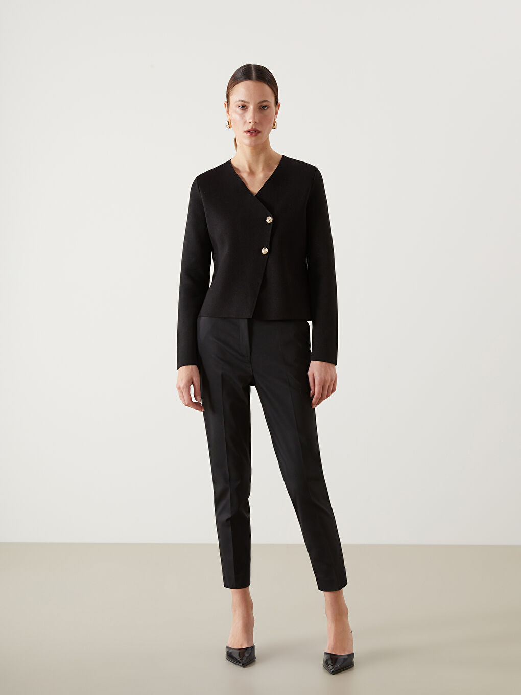 Siyah V Yaka Kadın Triko Hırka-1