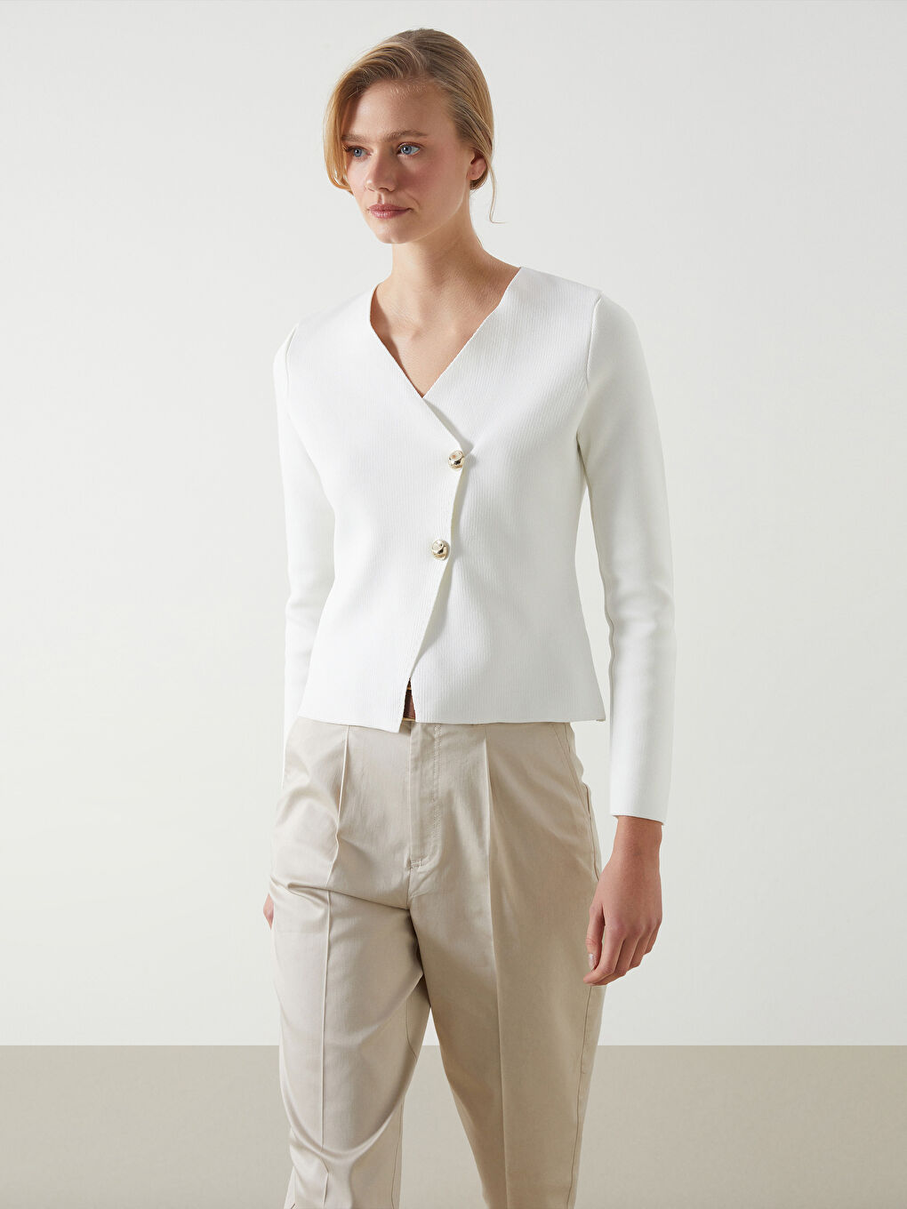 Ekru V Yaka Kadın Triko Hırka