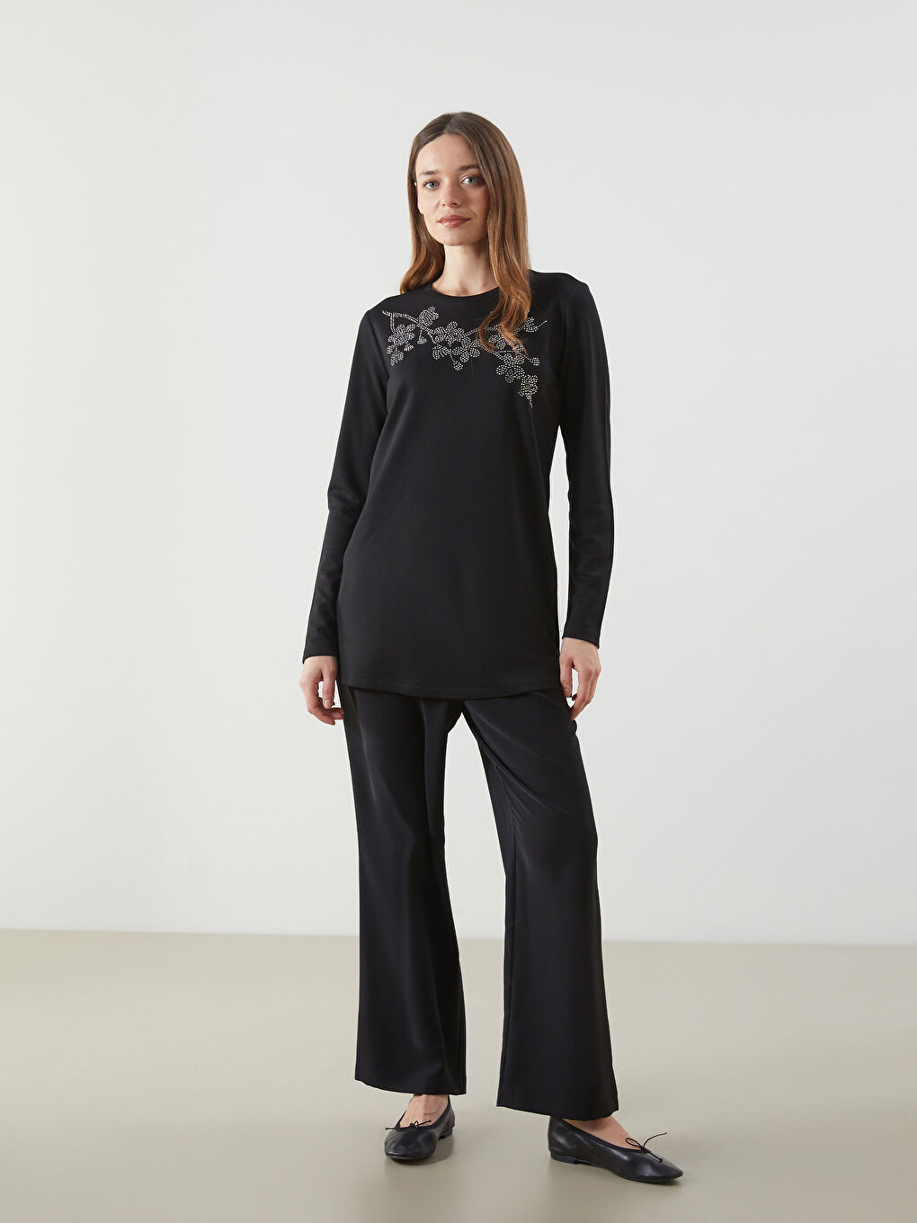 Siyah Bisiklet Yaka Taşlı Kadın Tunik-1