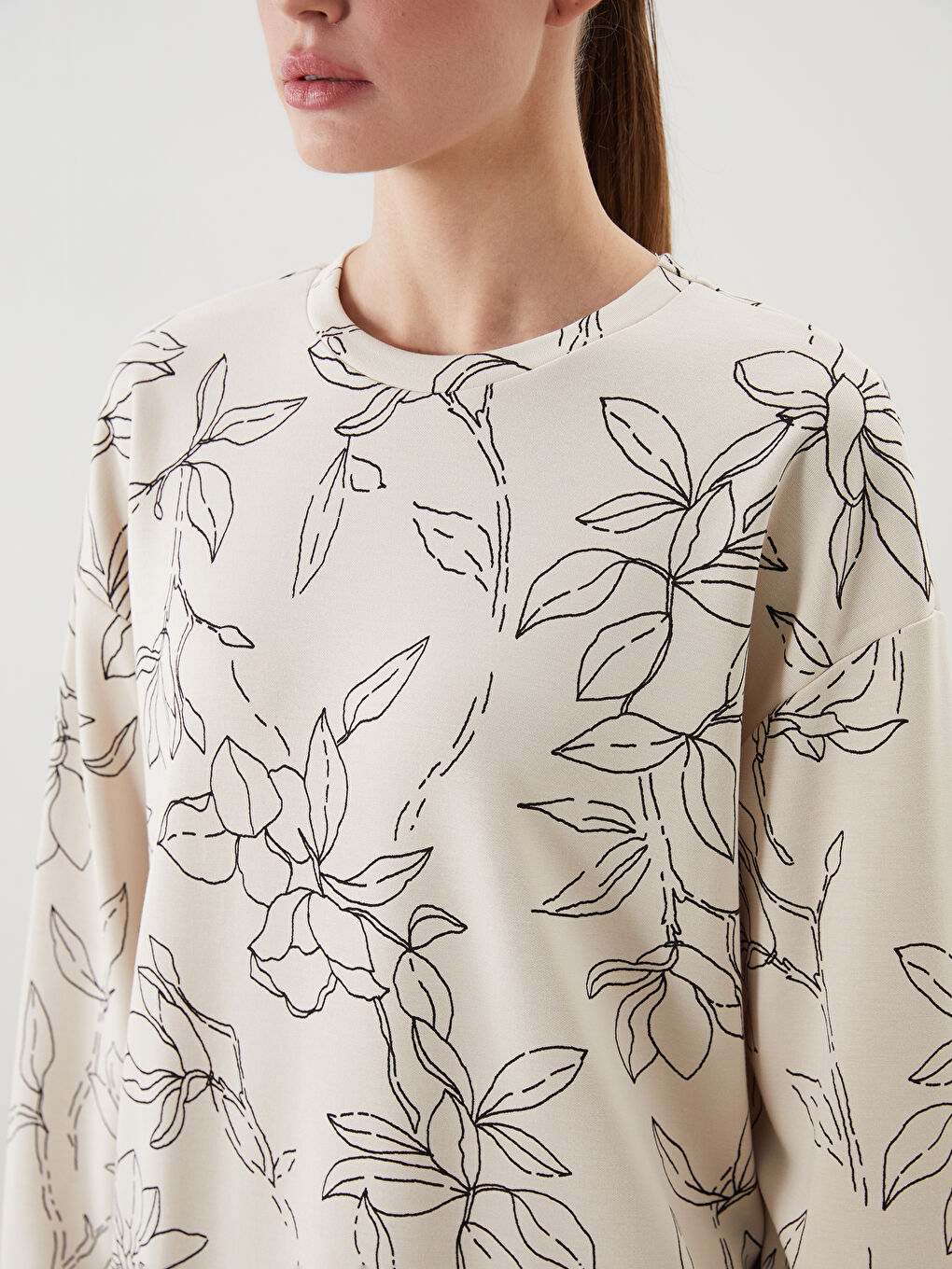 LCWAIKIKI Basic Bej Çiçekli Oversize Kadın Sweatshirt Tunik - 2
