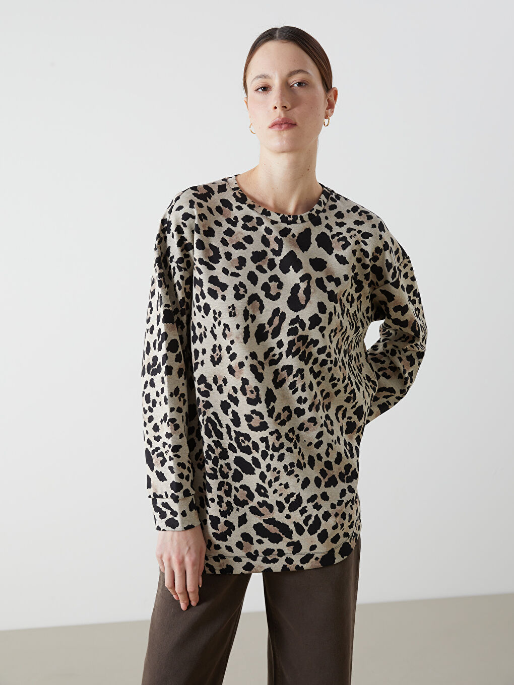 Bej Bisiklet Yaka Leopar Desenli Oversize Kadın Sweatshirt Tunik