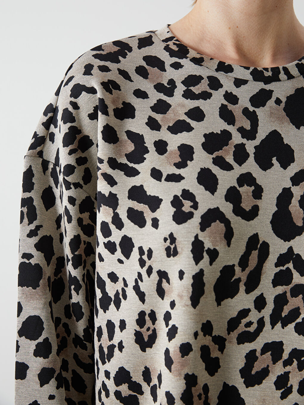 Bej Bisiklet Yaka Leopar Desenli Oversize Kadın Sweatshirt Tunik-2