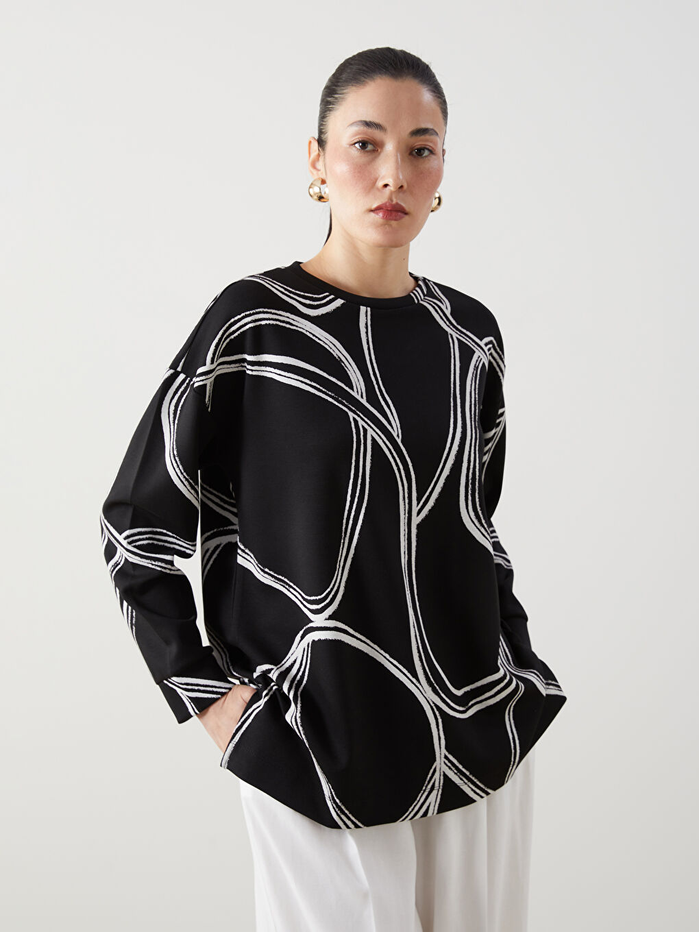 Siyah Bisiklet Yaka Desenli Oversize Kadın Sweatshirt