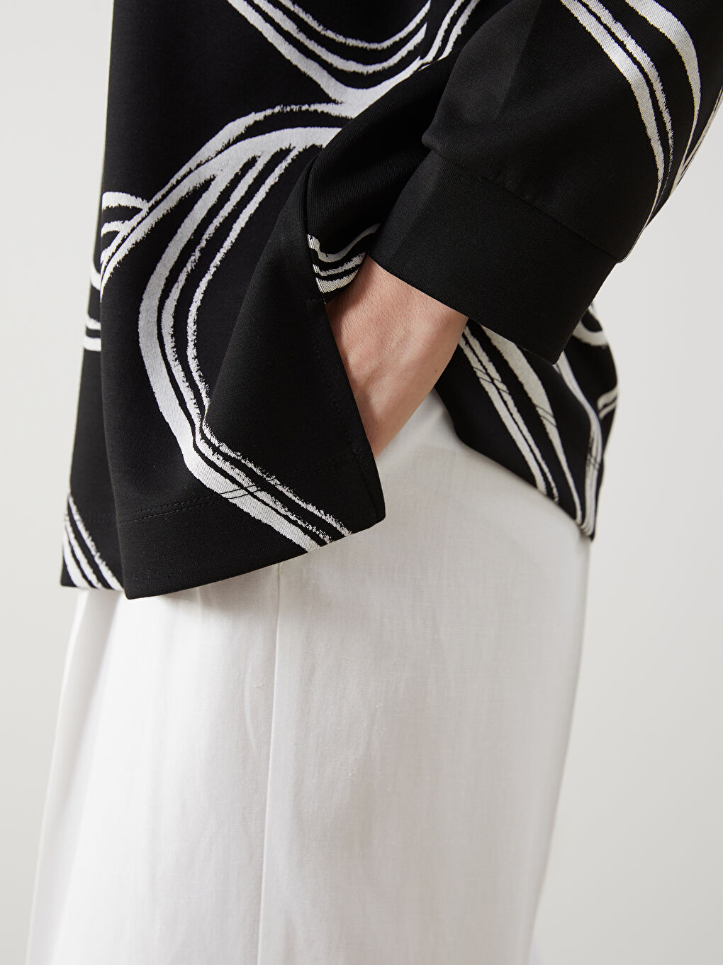 Siyah Bisiklet Yaka Desenli Oversize Kadın Sweatshirt-2