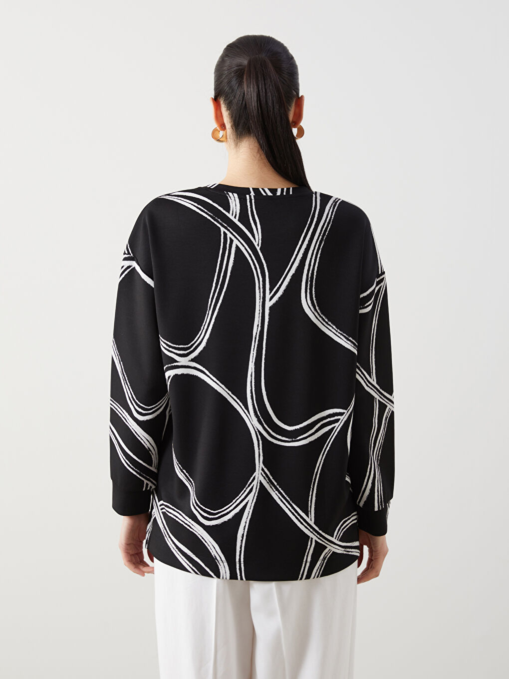 Siyah Bisiklet Yaka Desenli Oversize Kadın Sweatshirt-3