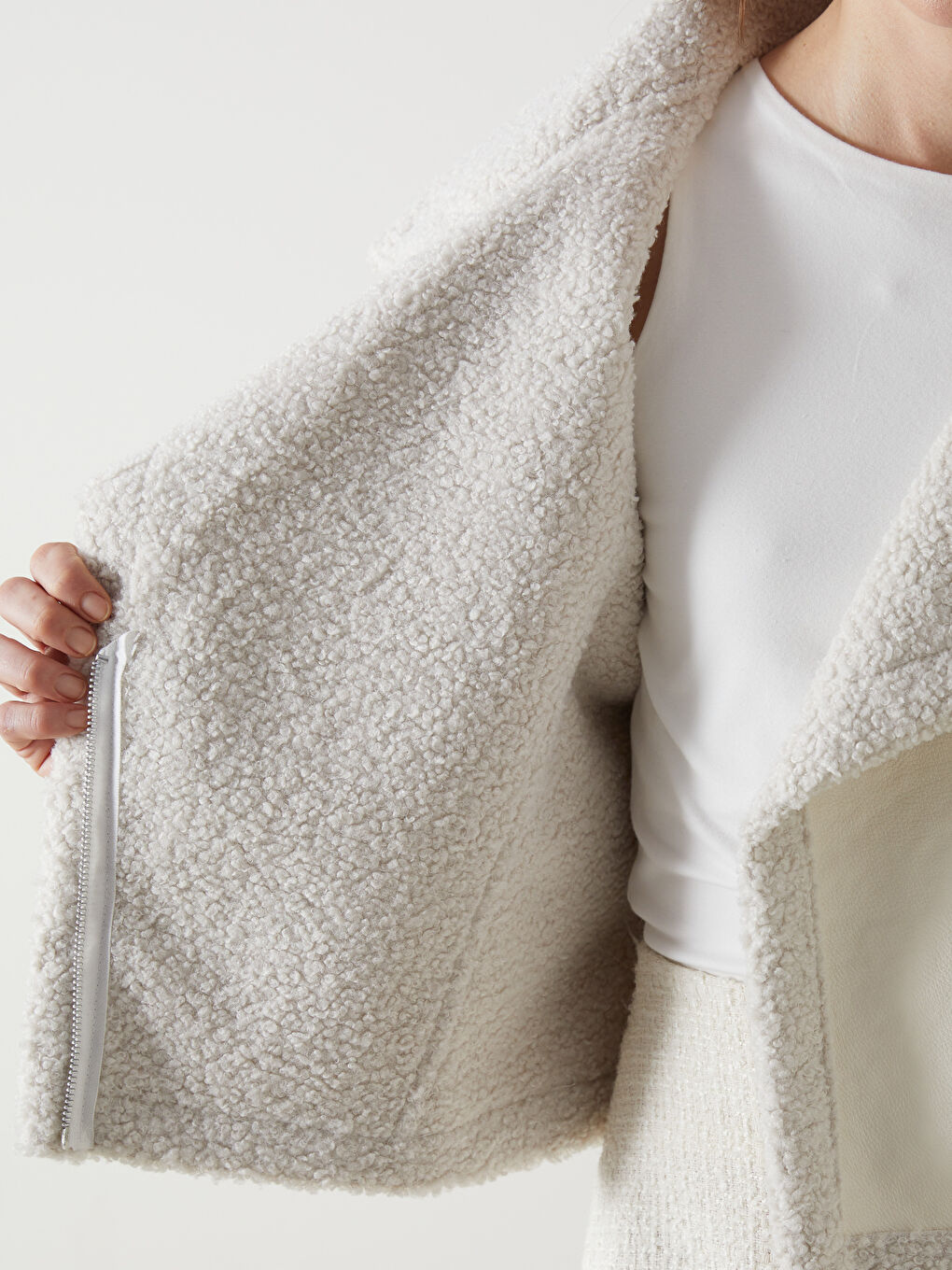 معطف جلد صناعي أوفراسايز بياقة بايكر للسيدات-3