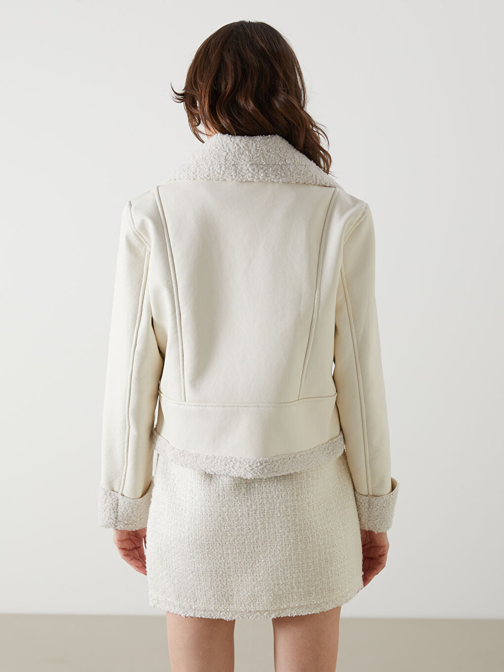 معطف جلد صناعي أوفراسايز بياقة بايكر للسيدات-4