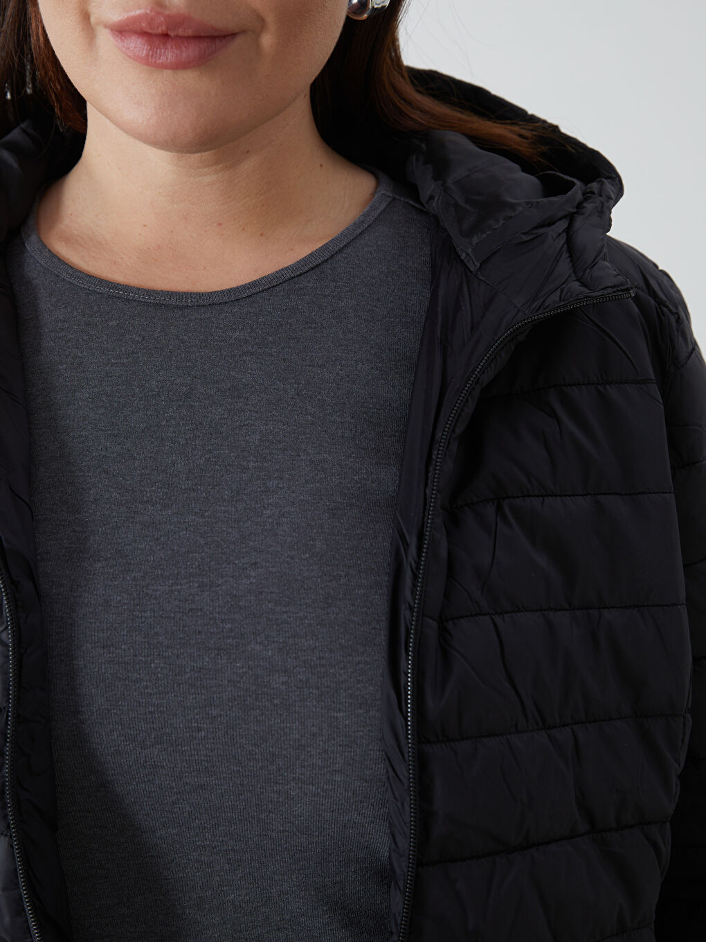 Siyah Kadın Kapüşonlu Düz Şişme Mont-4