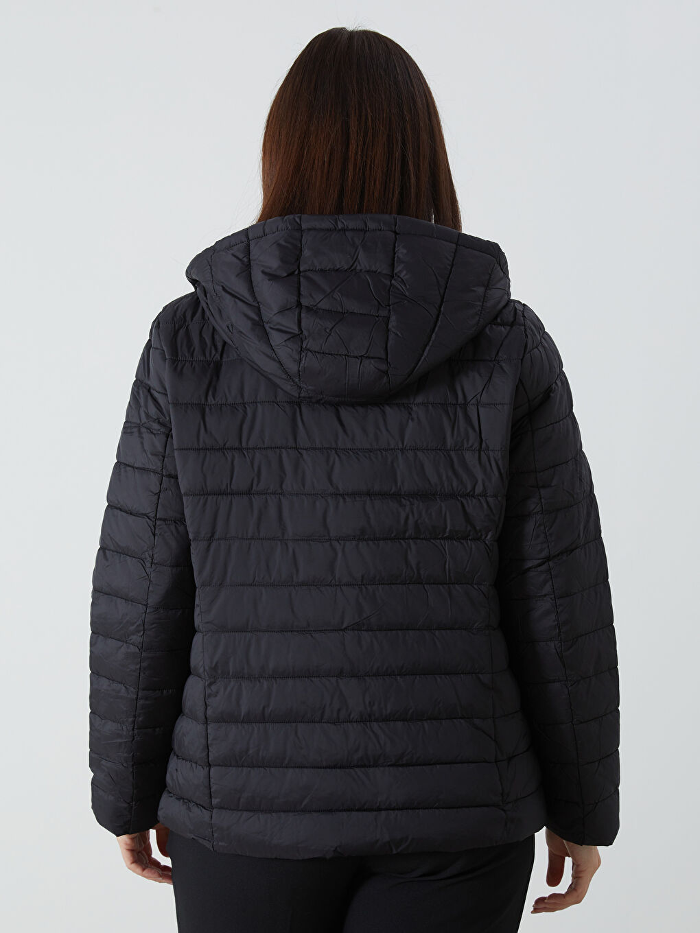 Siyah Kadın Kapüşonlu Düz Şişme Mont-10