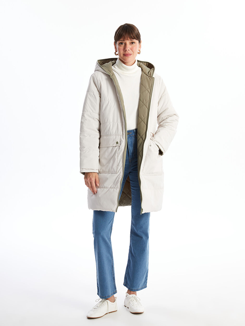 LCWAIKIKI Classic Hooded Reversible Women's Puffer Coat -W53227Z8-QTA