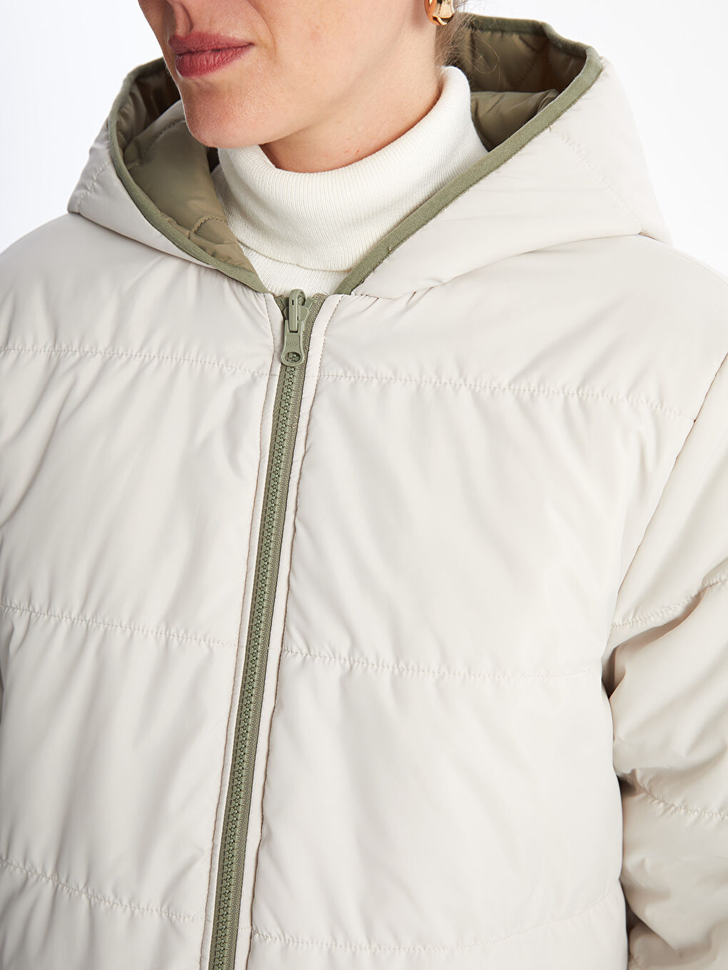 LCWAIKIKI Classic Hooded Reversible Women's Puffer Coat -W53227Z8-QTA