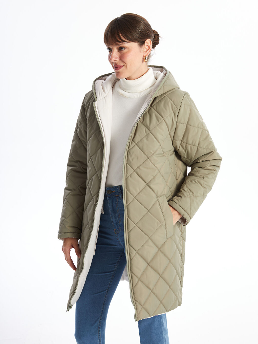 LCWAIKIKI Classic Hooded Reversible Women's Puffer Coat -W53227Z8-QTA