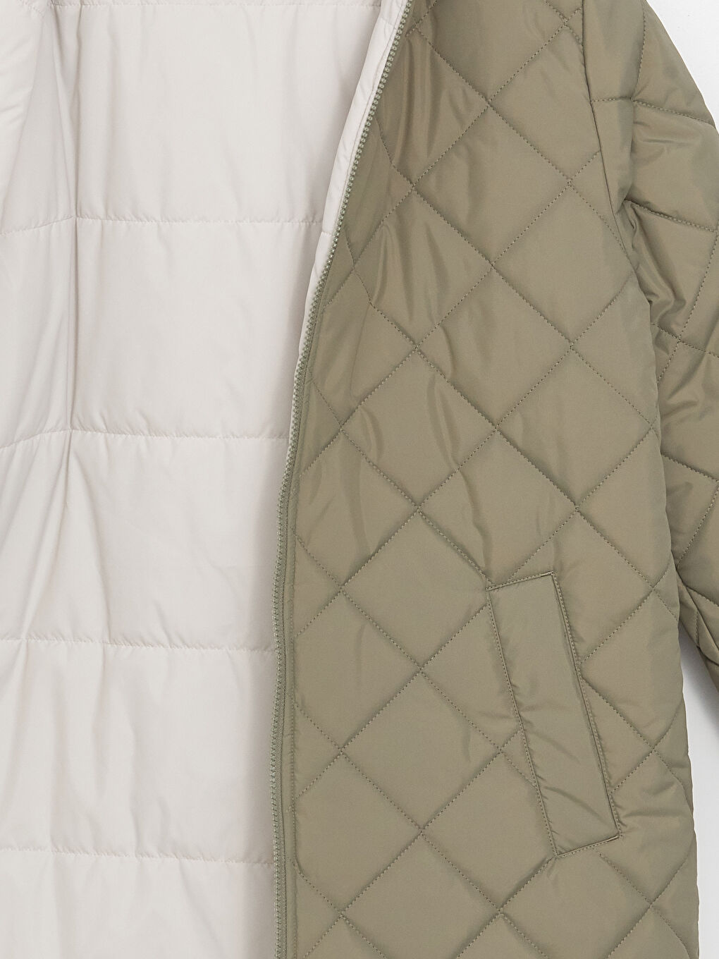 LCWAIKIKI Classic Hooded Reversible Women's Puffer Coat -W53227Z8-QTA