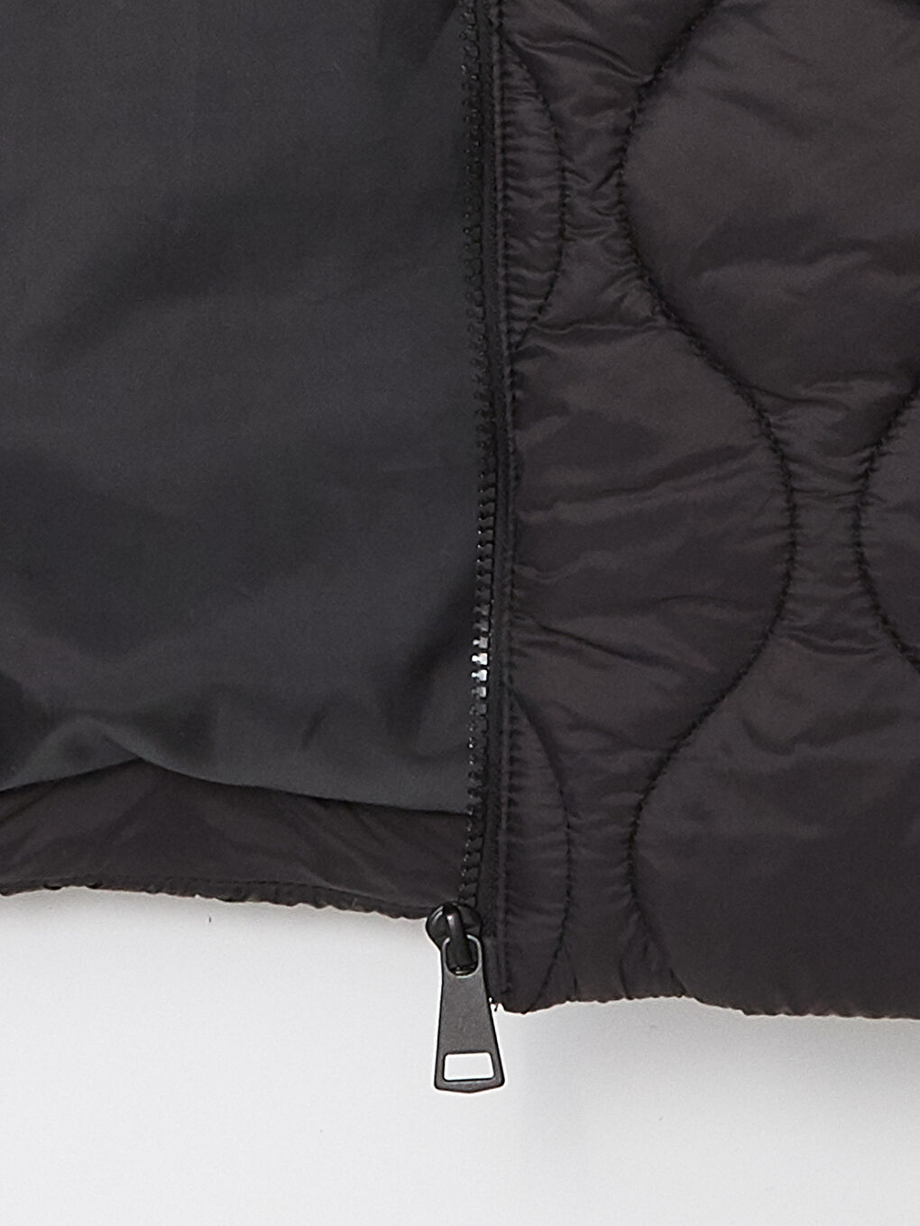 Siyah Kapüşonlu Kapitone Kadın Şişme Yelek-10