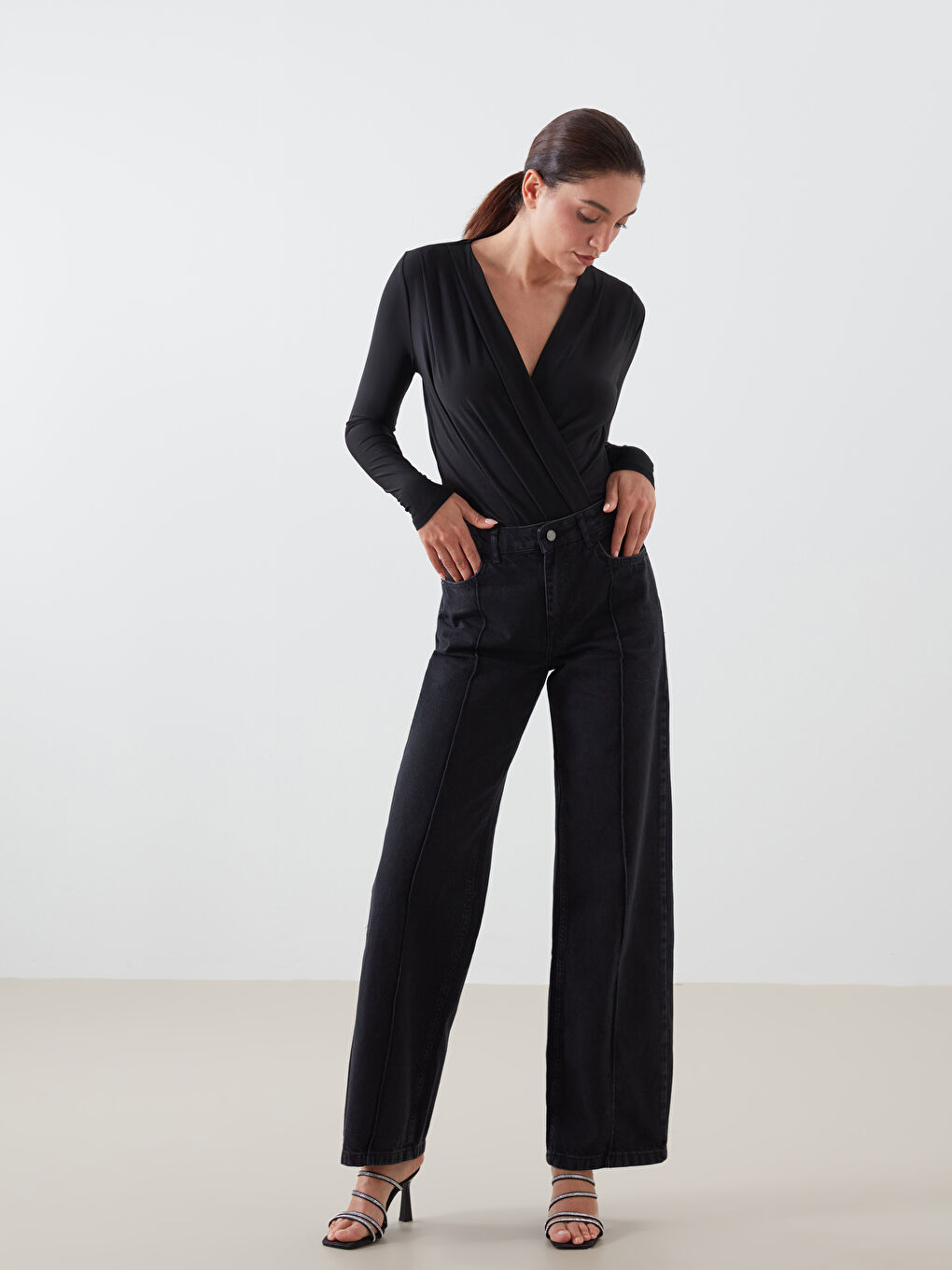 Siyah Çapraz Bantlı Taş Detaylı Kadın Topuklu Ayakkabı-1