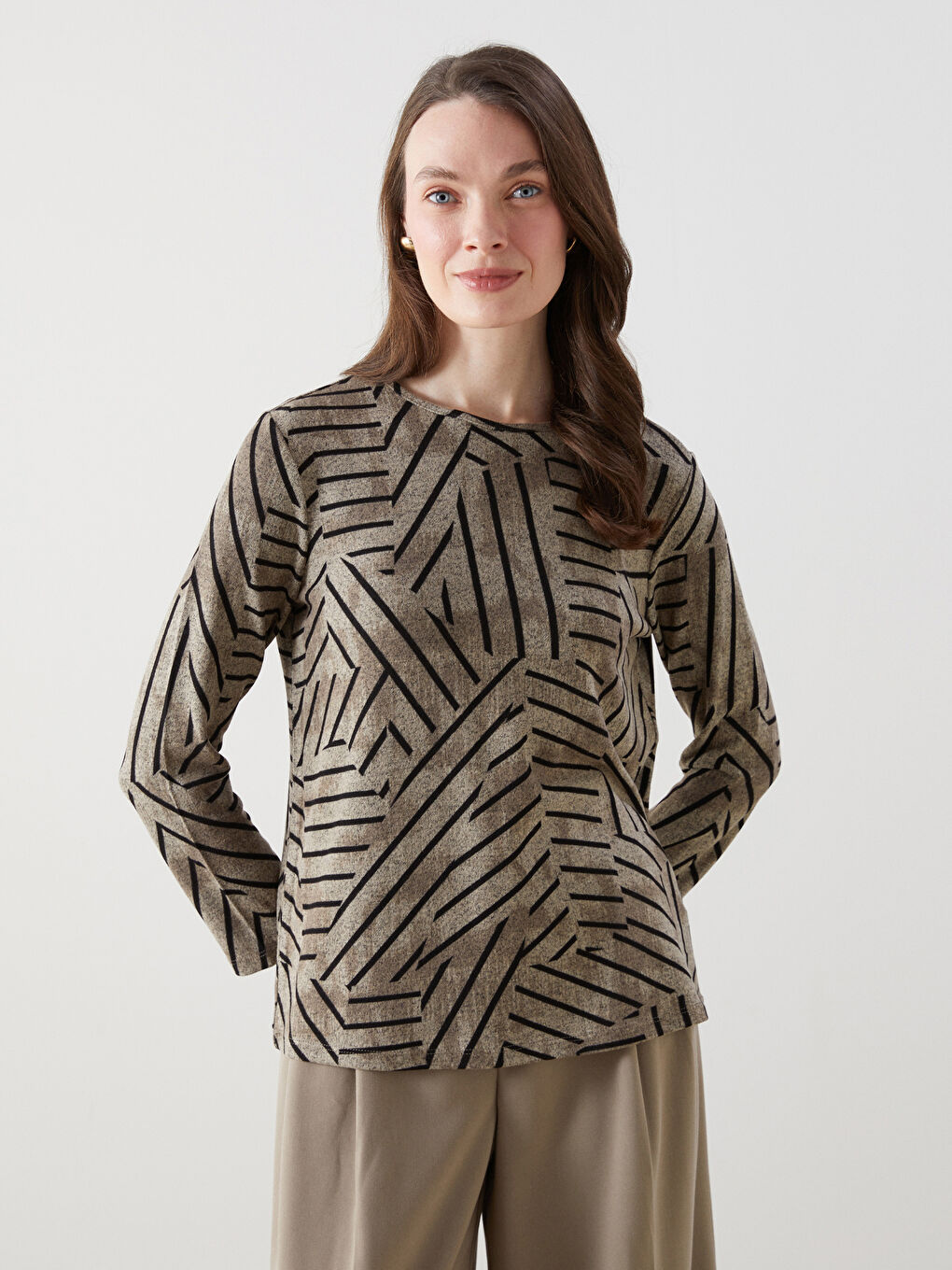 Bej Bisiklet Yaka Desenli Kadın Bluz
