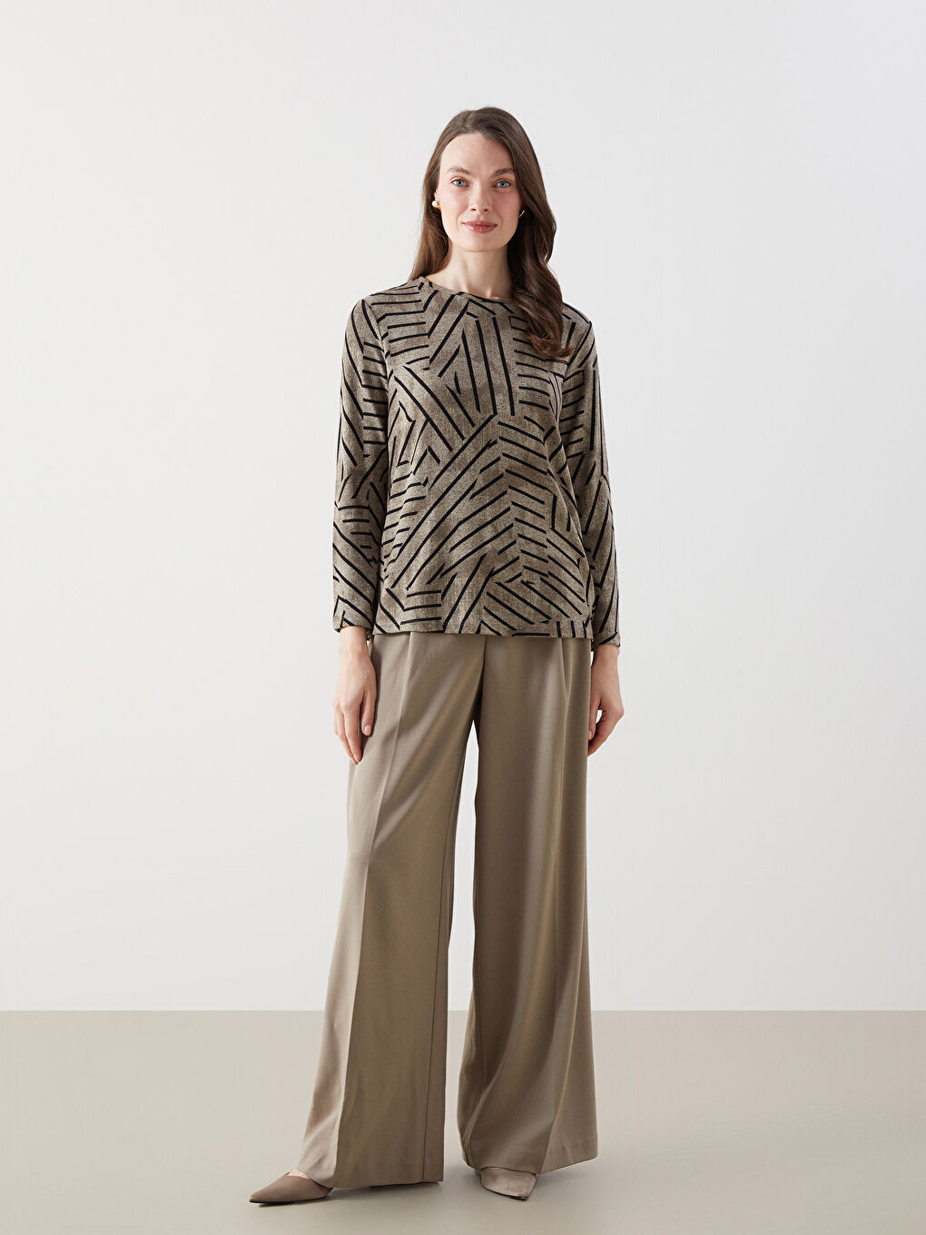 Bej Bisiklet Yaka Desenli Kadın Bluz-1