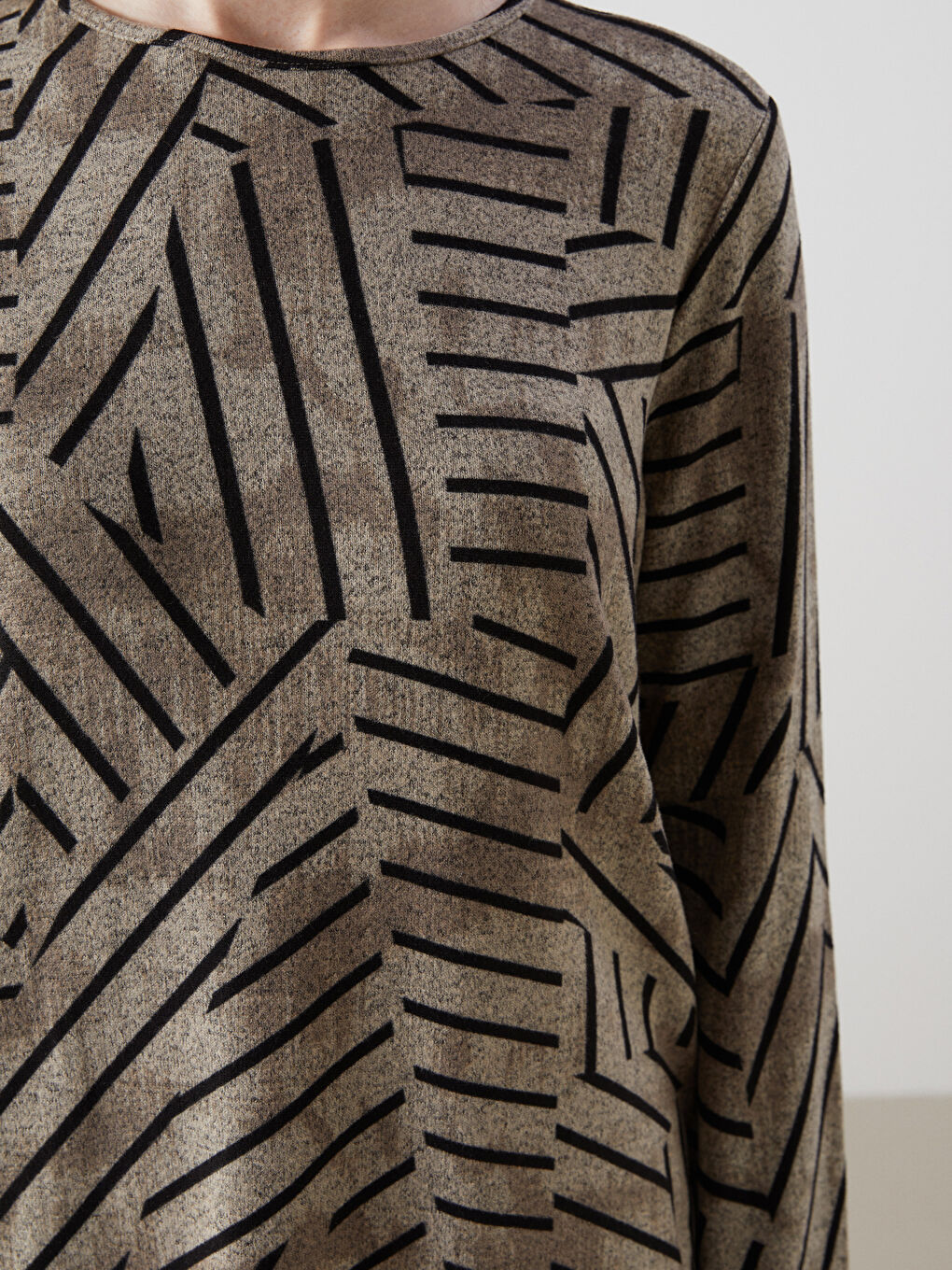 Bej Bisiklet Yaka Desenli Kadın Bluz-2