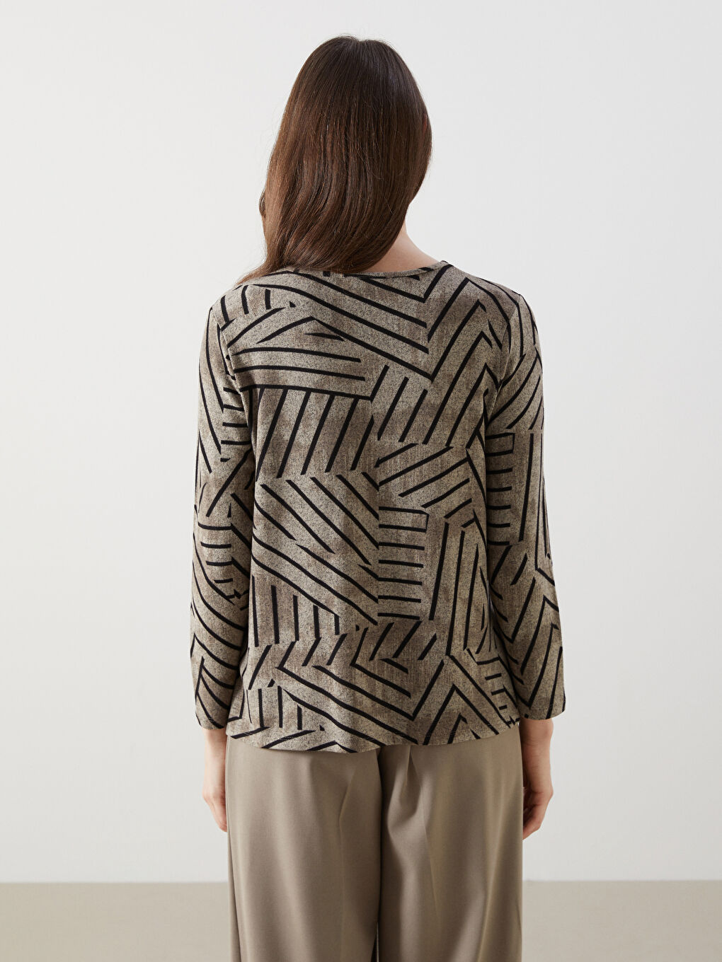 Bej Bisiklet Yaka Desenli Kadın Bluz-3