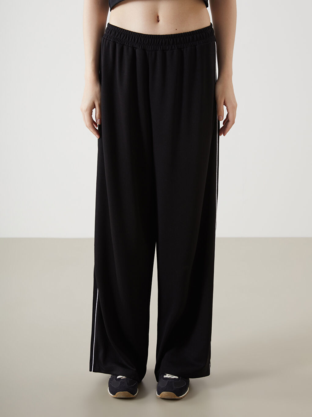 Siyah Beli Lastikli Kadın Eşofman Altı-1