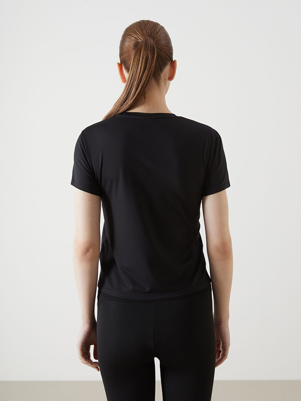 Siyah Bisiklet Yaka Kadın Tişört-3