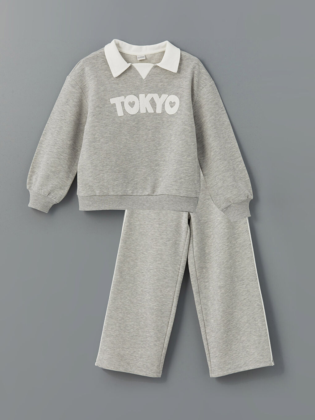 LCW Kids Collared Neck Tokyo Embroidered Girls' Thick Tracksuit Set -W4LT85Z4-CT3