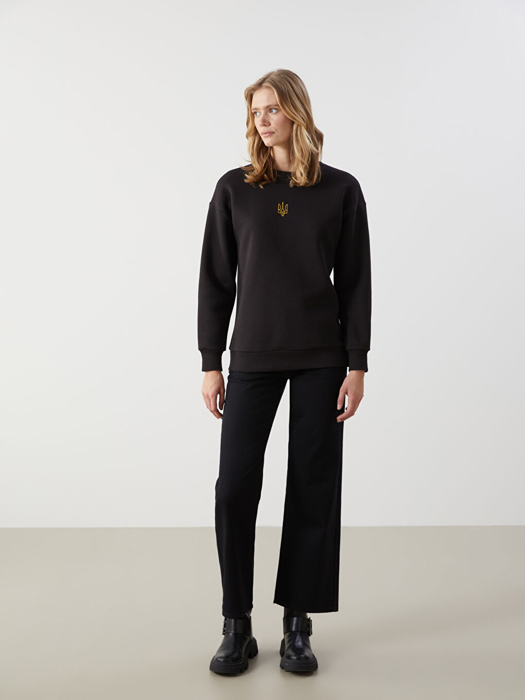 Толстовка з круглим вирізом горловини, вишита, для жінок, товста-1