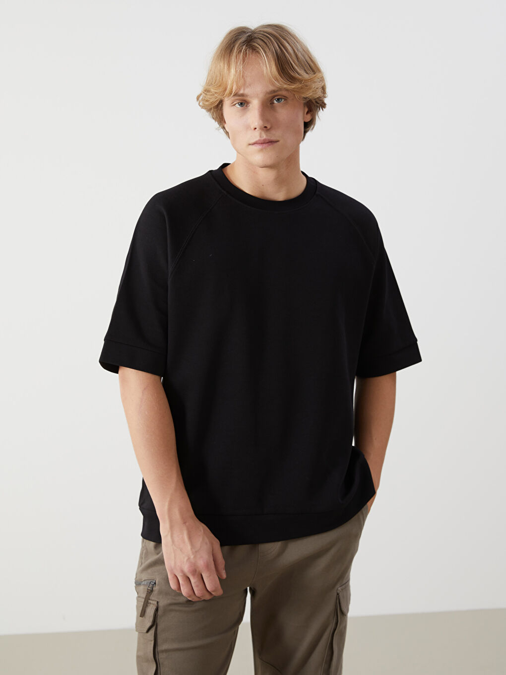 Siyah Bisiklet Yaka Kısa Kollu Erkek Sweatshirt