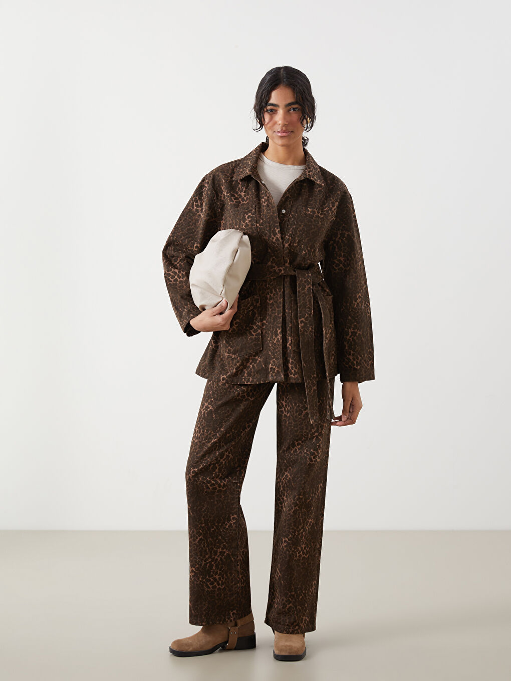 Kahverengi Gömlek Yaka Leopar Desenli Kadın Jean Ceket-1