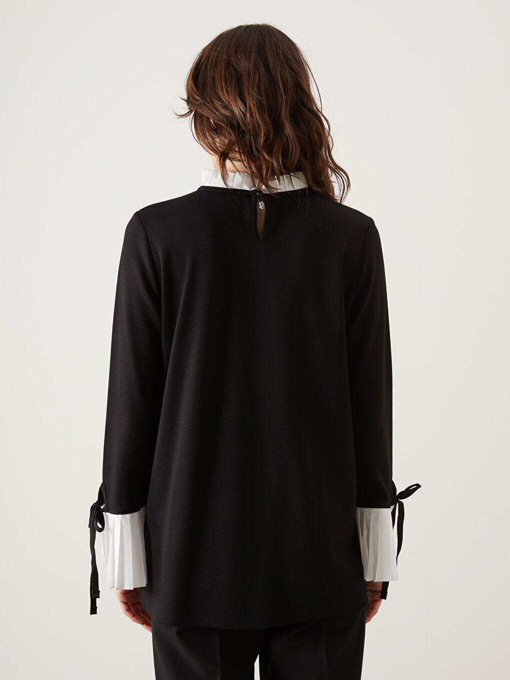 Siyah Fırfırlı Dik Yaka Kadın Tunik-3