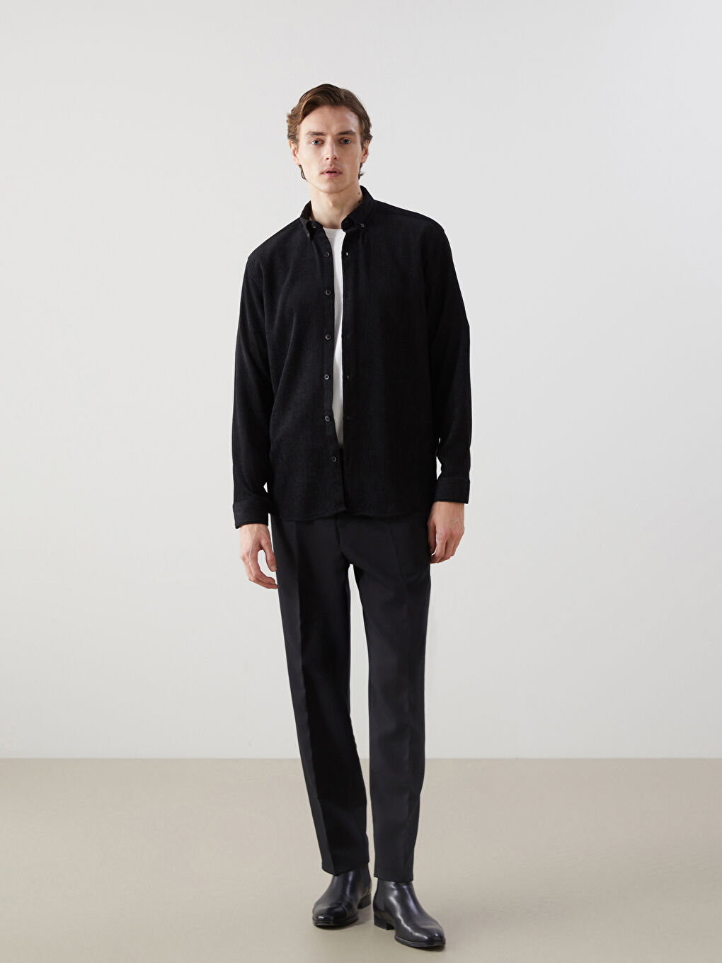 Siyah Regular Fit Uzun Kollu Kadife Erkek Gömlek-1