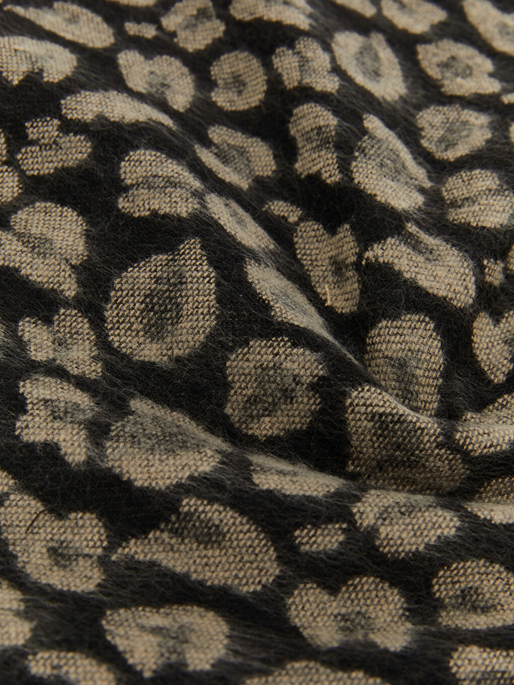 Karışık Desenli Püsküllü Kadın Atkı-2