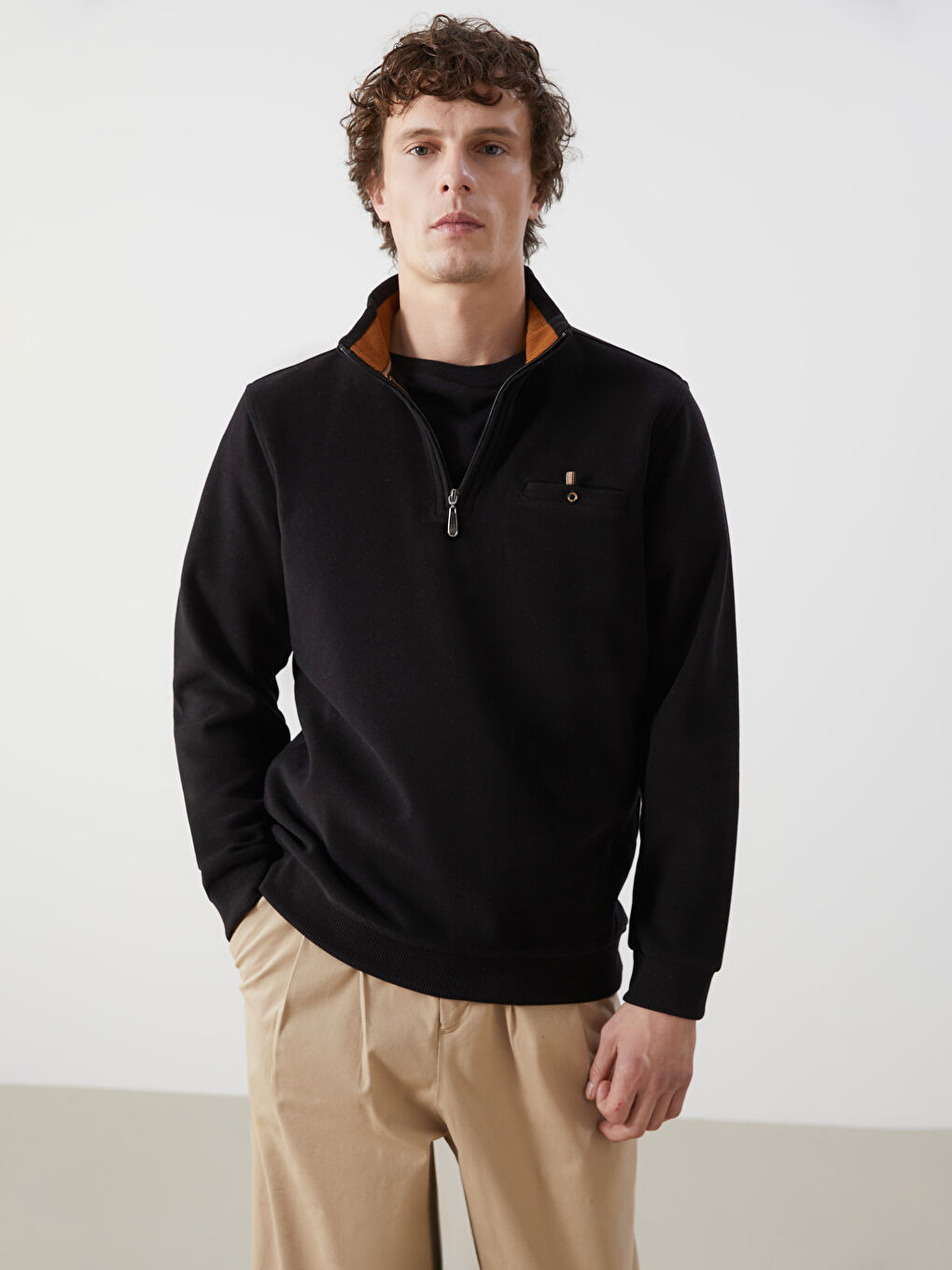 LCWAIKIKI Classic Siyah Dik Yaka Erkek Sweatshirt