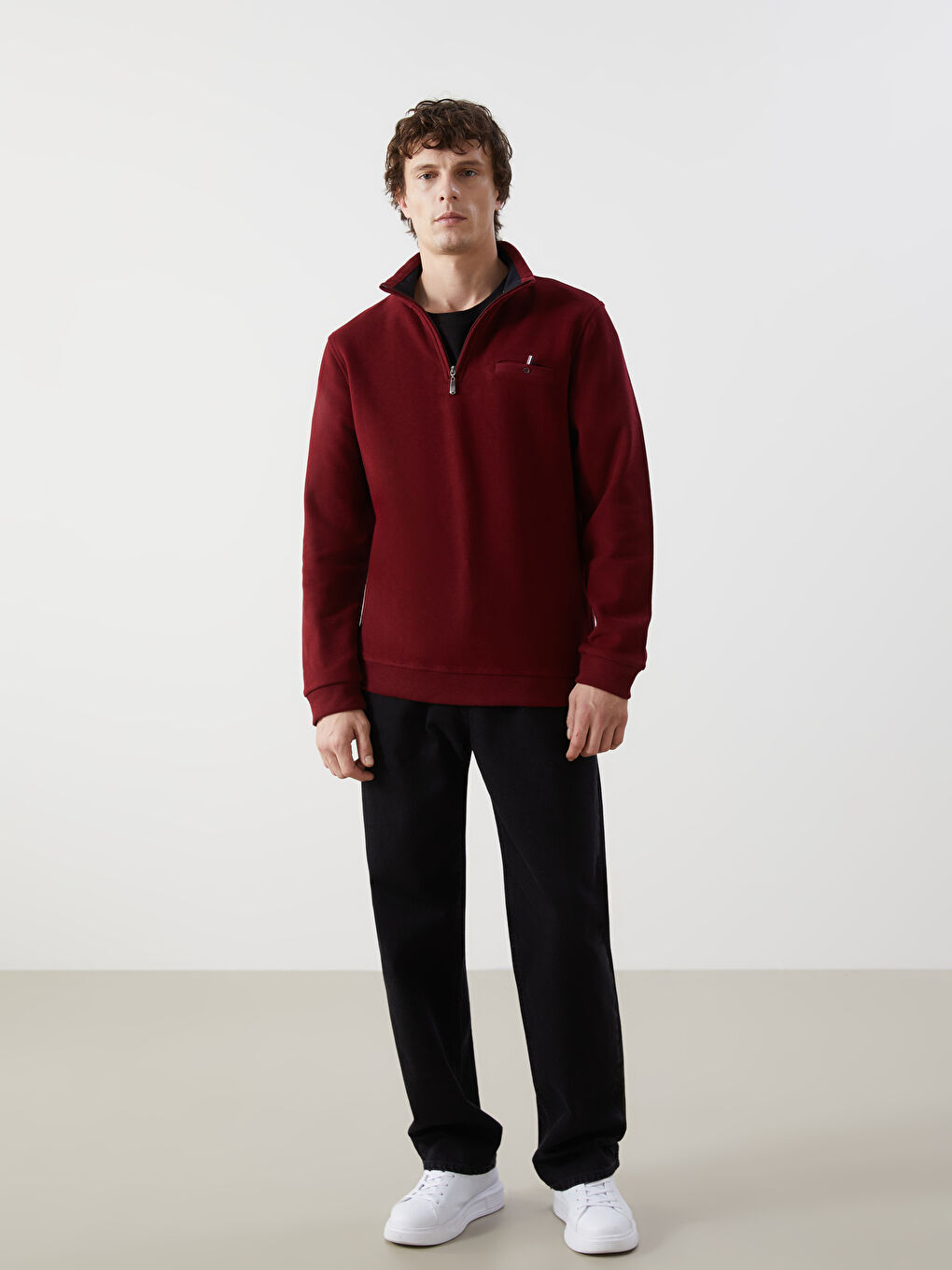 LCWAIKIKI Classic Bordo Dik Yaka Uzun Kollu Baskılı Erkek Sweatshirt - 1