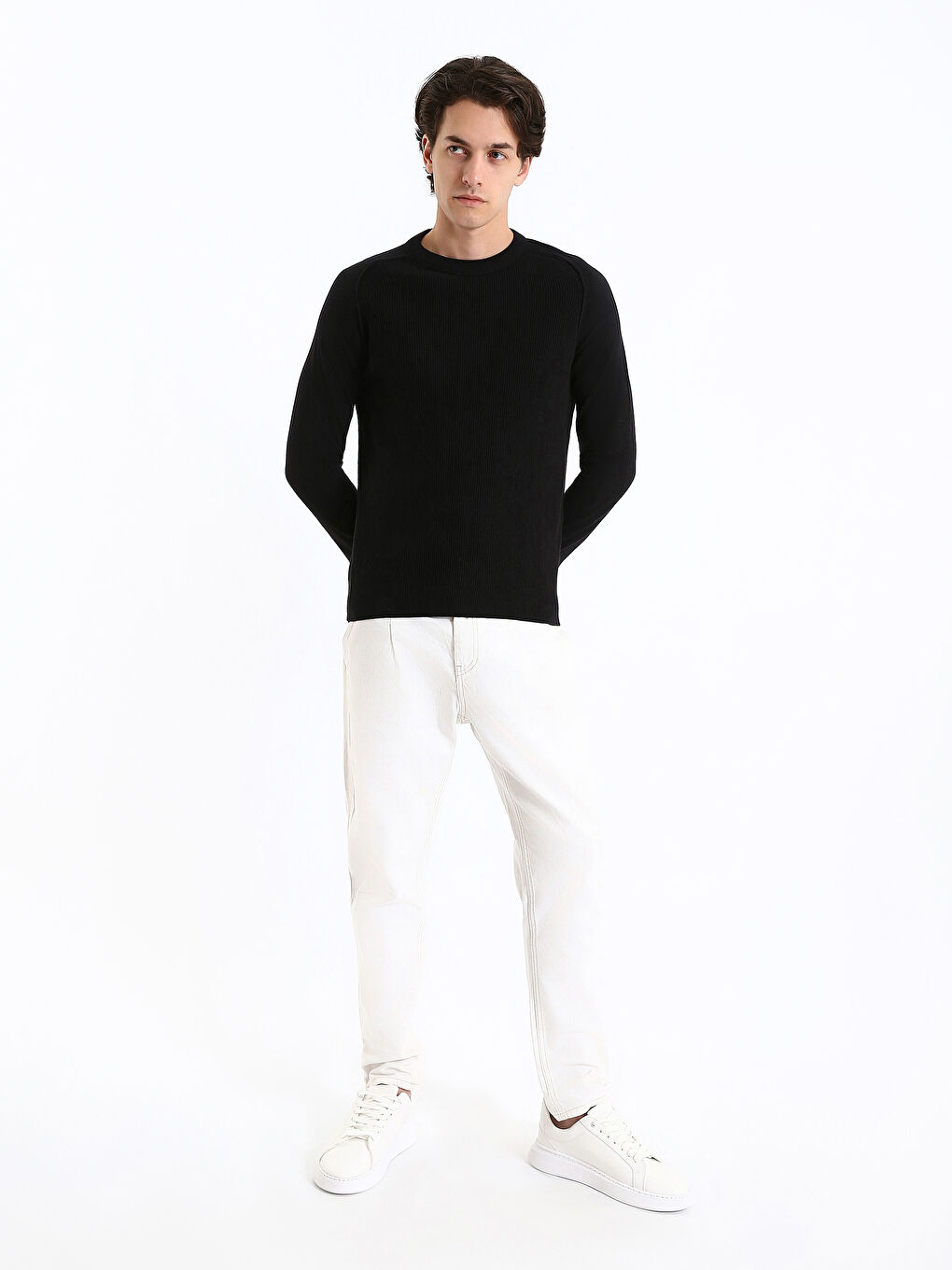 بلوفر تريكو كم طويل بياقة دائرية للرجال-1