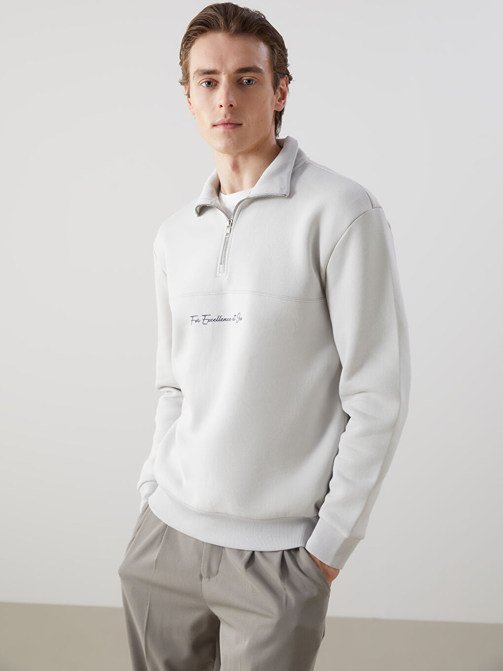 LCW Vision Bej Dik Yaka Uzun Kollu Baskılı Erkek Sweatshirt